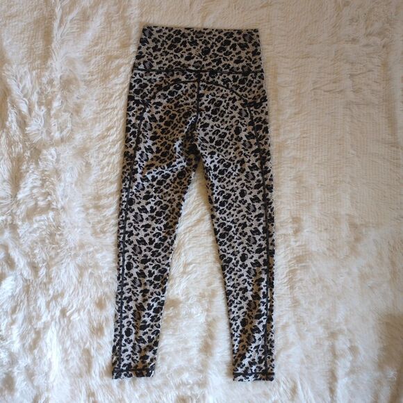 Zyia Active Snow Leopard Print Brilliant 7/8 Leggings Size 4 Black White 23" Run - Picture 4 of 10